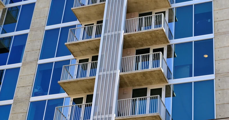 Brise-vue et intimité sur balcon : les solutions qui respectent la copropriété