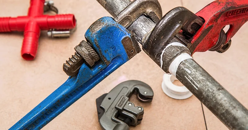 Budget : combien coûte vraiment un rangement sous lit DIY
